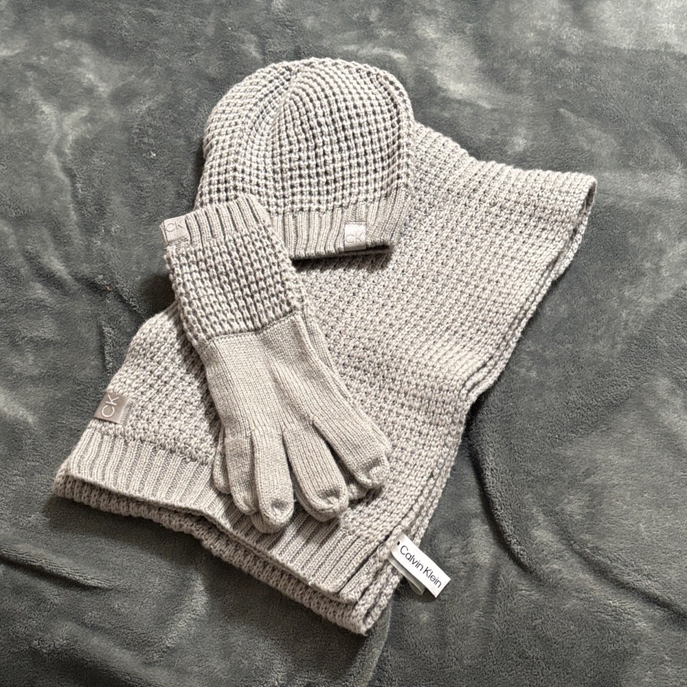 Calvin Klein Light Gray Knit Accessory Set